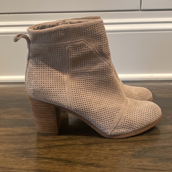 Tom’s Booties - Picture 3 of 3